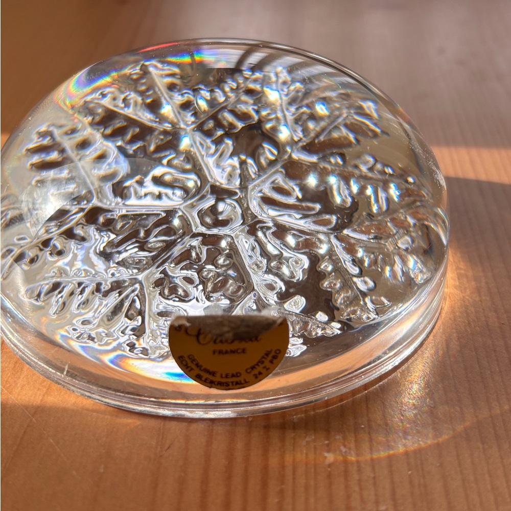 Crystal Snowflake Paperweight Dome - France - Picture 4 of 7